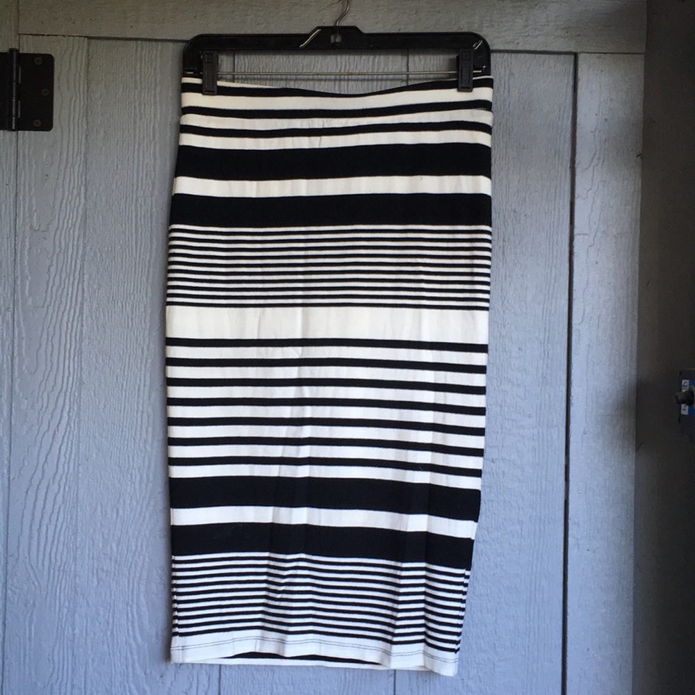TRINA TURK Black and white stripped Body Con skirt